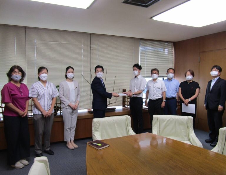 区長に改善要望書を提出